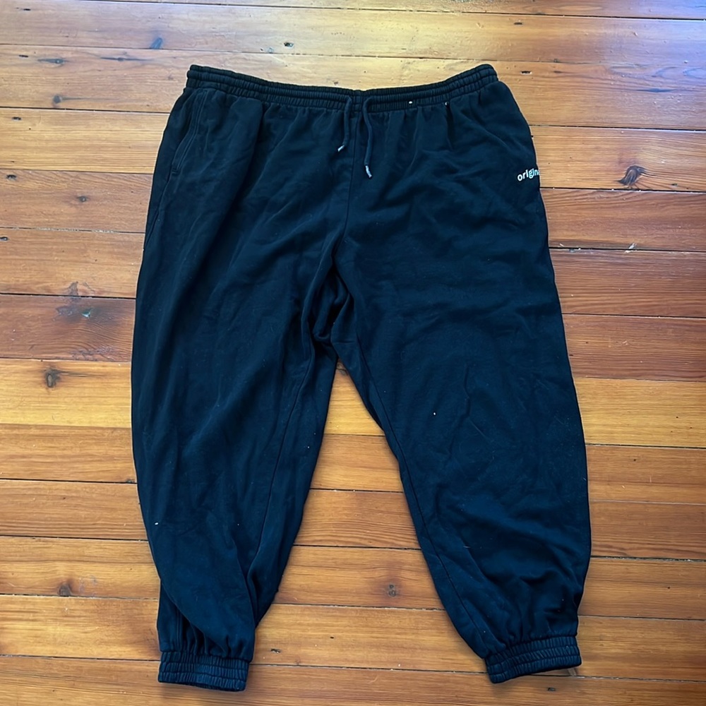 black sweatpants